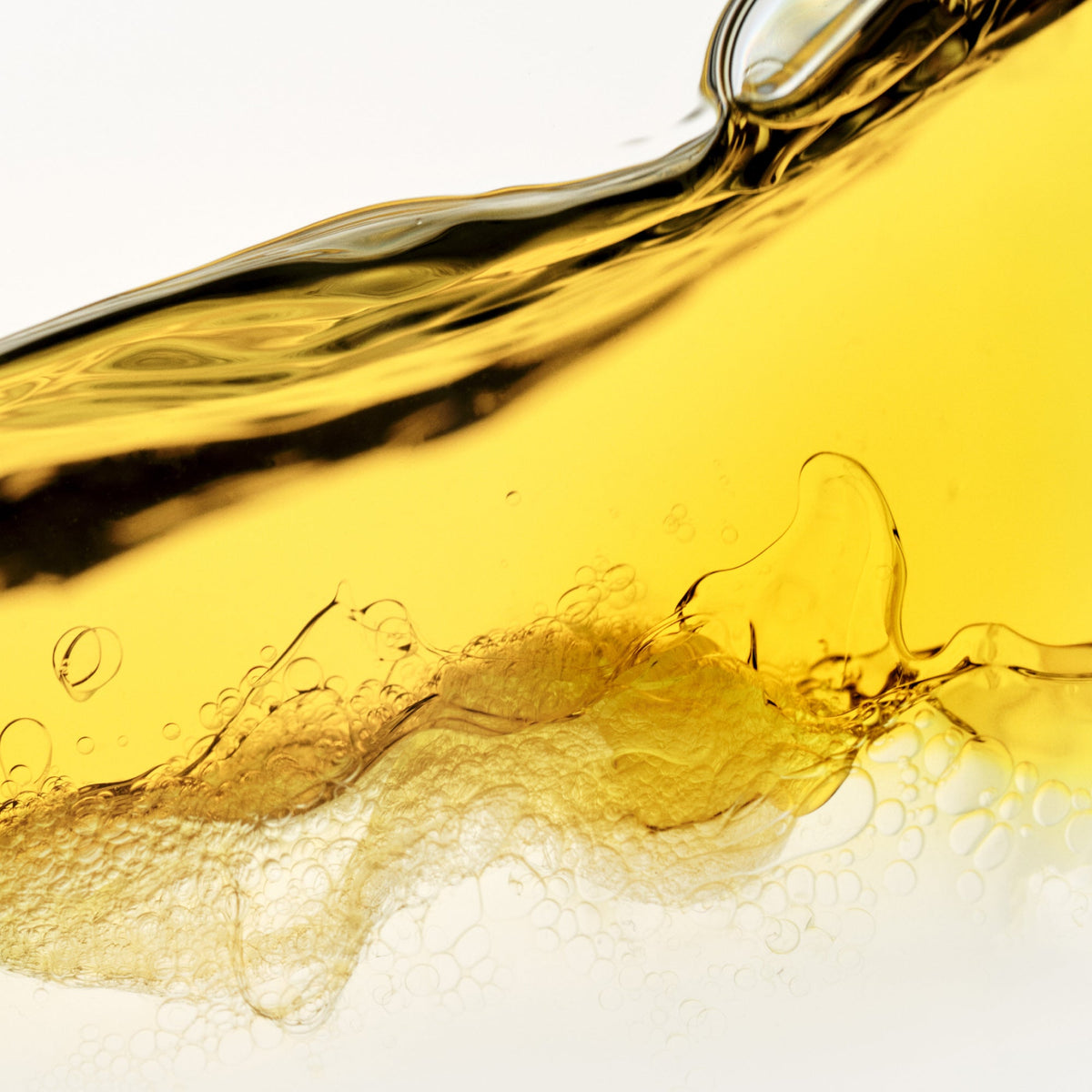 Olaplex No.7 Shine Serum Oil Mist texture